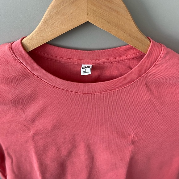 UNIQLO BASIC TOP SIZE S - Picture 2 of 4